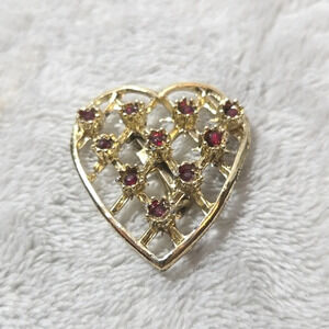 #461 VINTAGE gold tone heart brooch
